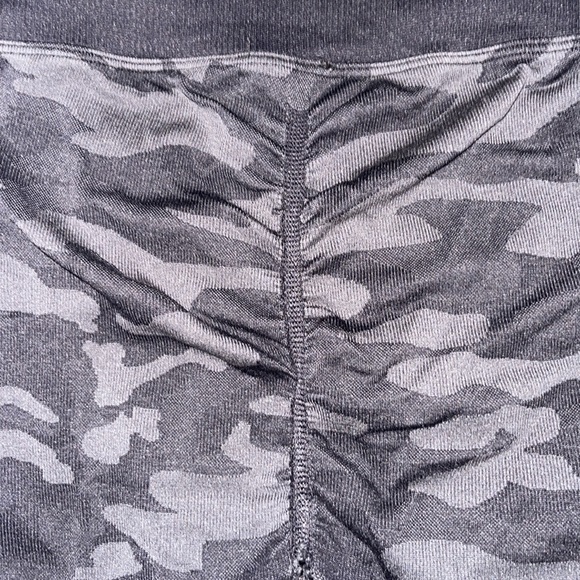 PINK camo seamless leggings - Picture 3 of 4